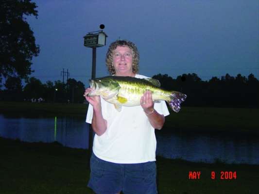 <p> 	<strong>Terrie Gordon</strong></p> <p> 	11.8 pounds</p> <p> 	Dwight's Pond, Miss.</p> <p> 	7.5-inch Culprit Tequila Shad</p> 