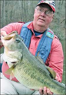 
	<strong>Steve Little</strong>
<p>
	11 pounds, 10 ounces<br />
	3/21/2005; 1:15 p.m.<br />
	Private lake, AL<br />
	<b>Lure</b>: Five-eighths-ounce Strike King spinnerbait (twin willowblades)<br />
	<b>Depth</b>: 3 feet, sandy point of an island</p>
