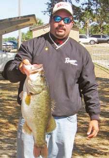 <p>
	<strong>Capt. Jorge L. Alfonso</strong></p>
<p>
	12-14</p>
<p>
	Harris Chain of Lakes, Fla.<br />
	6-inch Producto worm (junebug) *<br />
	3/25/2006;7:15 a.m.</p>
<p>
	*Weather:clear, windy</p>
<p>
	*Water: murky, 65 degrees *Depth: 5 feet</p>
