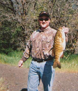 <strong>Chris Stalcup</strong>
<p>
	6 pounds, 1 ounce<br />
	Columbia River, Ore.<br />
	<b>Lure:</b> Jerry's Lures tube (pumpkin/black and gold flake)</p>
