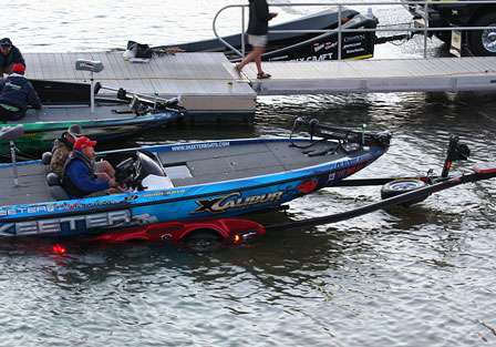 Alton Jones puts his boat back on the trailer after getting news Day One was cancelled.