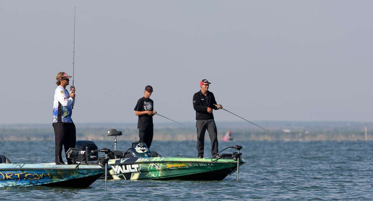 These two shared water without trouble for the first three days, but Martens pulled out on Day Four, hoping to establish another pattern. Velvick caught 30 pounds on Sunday while Martens failed to break 20.