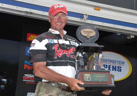 Randy Tharp holds his trophy for winning the Bassmaster Southern Open at Santee-Cooper.  He brought in 
25-10 the last day to finish with 44-10.
