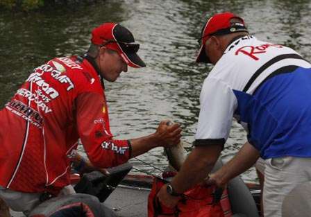 Casey Ashley (left) and Jeff Freeman load their fish Thusday.