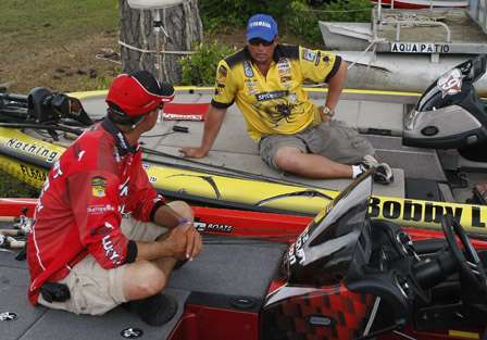 South Carolina's Casey Ashley (left) and Bobby Lane wait for their turn to bag their fish.
