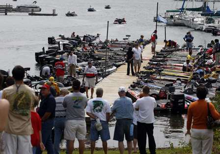 Spectators watch the anglers come in.
