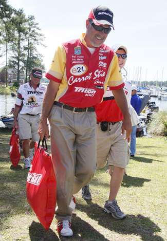 Boyd Duckett carries his bag of fish to the weigh-in.
