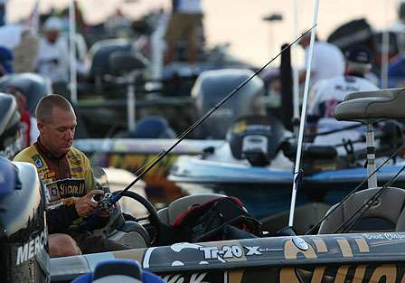 Brent Chapman makes preparations to a rod set-up early on the start of Day Two of the Southern Challenge presented by Advance Auto Parts.