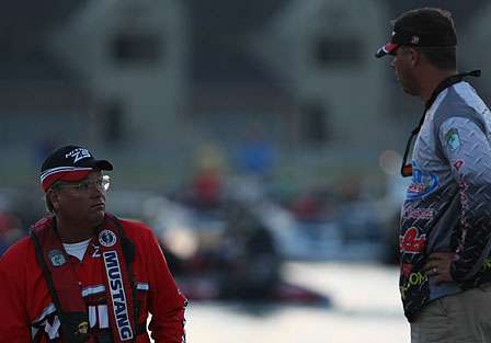 Matt Reed and Billy Brewer talk early on Day Two. Brewer, in his rookie year, is currently second behind Bobby Lane for the Advance Auto Parts Bassmaster Rookie of the Year honors.