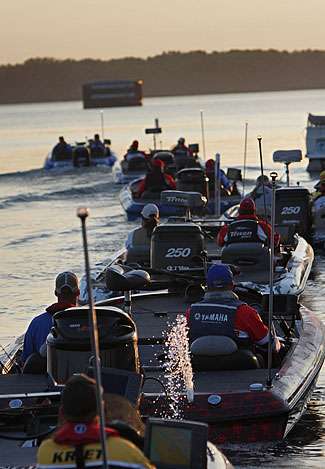 Jeff Reynolds leads the field out onto Wheeler Lake to start Day Two of the Southern Challenge.