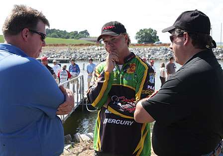 Timmy Horton talks with Gary Bean and Steve Boguski of Total Cast Fishing, a marketing firm working with several pros.