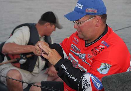 Bill Lowen personalizes a jig before he heads out to battle for one of the top-12 positions to fish on Day Four.