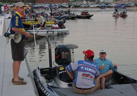 BASS tournament director Trip Weldon talks with Texas-pro Todd Faircloth before line-up on Day Three.