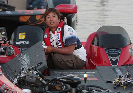Morizo Shimizu asks BASS Tournament Director Trip Weldon to check his safety lights as he makes final adjustments to his gear.
