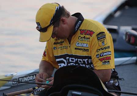 Terry Scroggins ties on a crankbait as he answers media questions on the final day of the Southern Challenge.