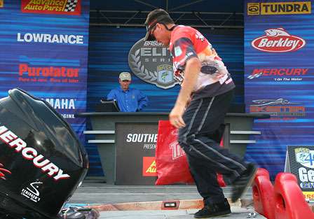 Matt Sphar pulls his fish from the livewell and moves to the weigh-in stage. Sphar finished fifth with 65 pounds, 2 ounces. 