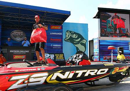 Kevin VanDam pulls his fish from the livewell.