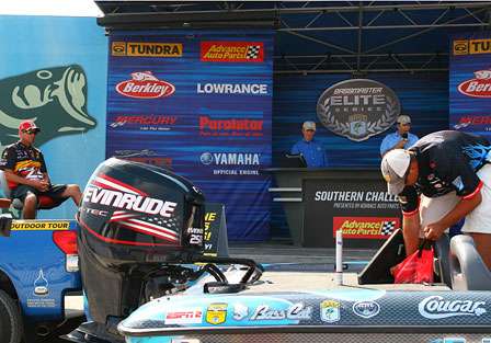 Kevin VanDam sits on the 'hot seat' with the lead and watches as Jeremy Starks pulls his fish from the livewell.