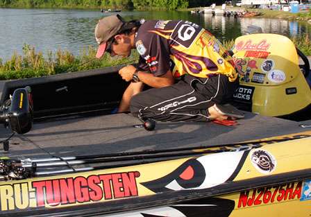 Michael Iaconelli makes final preparations as his boat is pulled to the launch ramp.