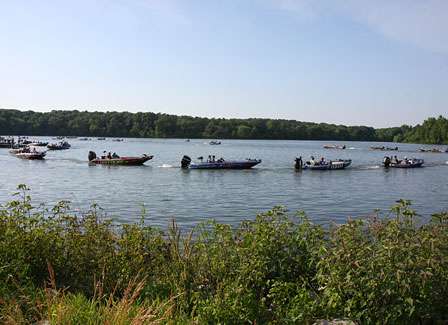 Competitors loop their way through the cove to start Day One of the Bluegrass Brawl on Kentucky Lake. Today is forecast to be the hottest day of the week for the tournament.