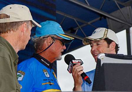 Rick Clunn talks to Emcee Keith Alan about his successful day of fishing on Kentucky Lake.