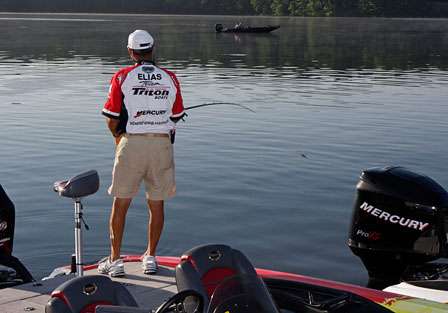 Paul Elias tests and tunes a crankbait early on the final day of the Bluegrass Brawl. He starts the day in Fourth place.