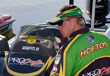 Timmy Horton stows gear preparing for a run up Kentucky Lake. Known for being able to exploit isolated deep cover, Horton goes into the final day in third place.