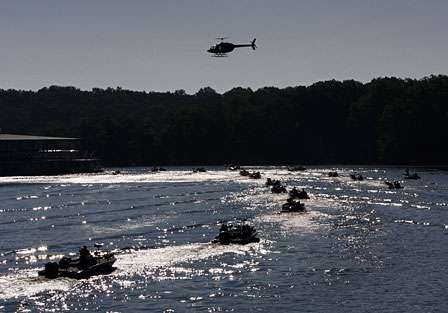 The Elite Twelve make their way out of the harbor at the Kentucky Lake Dam Marina as ESPN cameras fly overhead.

