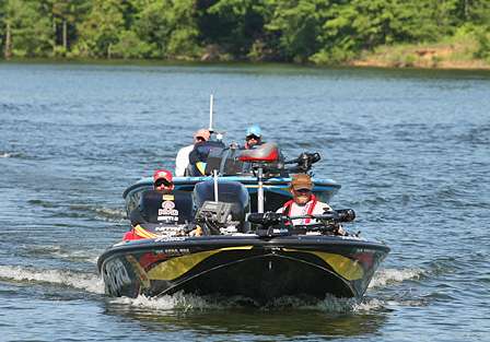 Kevin VanDam and Rick Clunn pull into Kentucky Dam Marina for the final weigh-in.