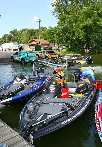 Jeff Kriet prepares for the weigh-in while Chris Lane and Scott Campbell load their boats on the trailer.