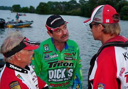 Steve Daniel (left), Shaw Grigsby and Gary Klein talk Day Two strategy.