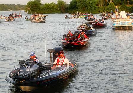 Jay Fuller leads a flight of boats towards go-time on the second day of fishing on Old Hickory Lake.