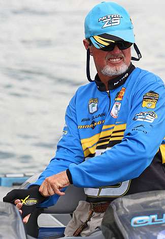 Rick Clunn pulls on a pair of Xtreme fishing gloves before handling the fish in his livewell.