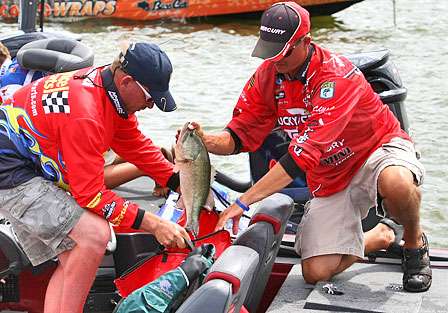Casey Ashley failed to make the cut and finished 71st with 13 pounds, 12 ounces. 