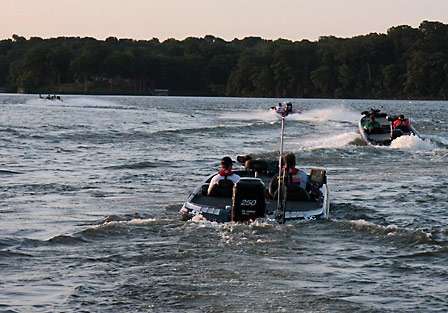 Elite Series pros head out onto Old Hickory Lake to vie for one of twelve coveted positions to fish the final on Sunday.