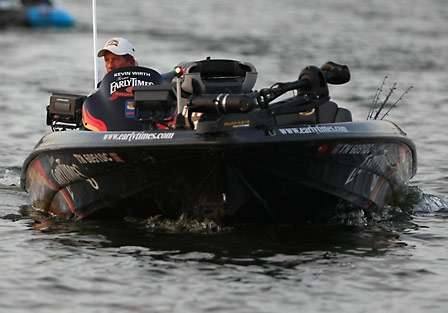 Leader Kevin Wirth idles toward the dock as he will be the first out of the gate on Day Three. Contenders leave the launch area in the order of their standings from the first two days.