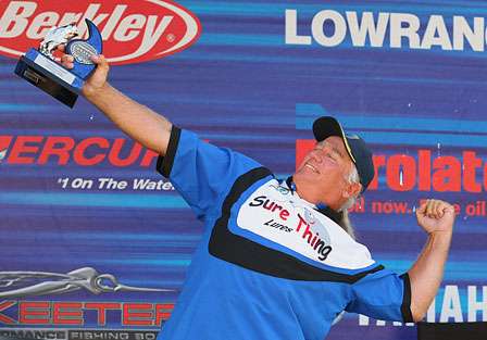 Jim McDevitt strikes the winning pose after taking home his second Elite Series co-angler trophy of 2008.