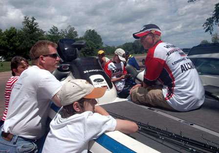 Missouri competitor Dalton Wilson talks to Gil Kauffmann, Missouri BASS Federation Nation youth director, about his day on the water before the weigh-in of the Junior Bassmaster Central Divisional.