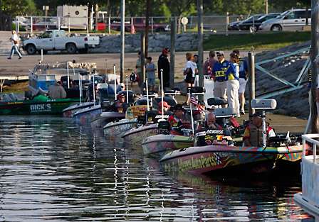 The Bassmaster Elite Series pros line up in order of take-off as the time for launch grows near.