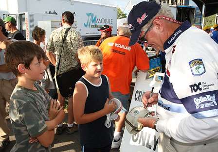 Mike Wurm signed autographs after weighing in on Day One. Wurm is currently in 55th place with 14 pounds, 7 ounces. 