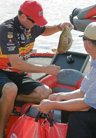 After struggling on Day One of the Empire Chase, Kevin VanDam came back strong on Day Two with 19 pounds, 15 ounces. VanDam moved to 14th place with a two-day total of 36 pounds, 10 ounces. 