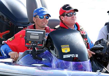 Wade Grooms' boat broke down on the way to the Day Two weigh-in. Grooms placed his fish into a garbage bag and got a ride to the NFTA Harbor with fellow Elite Series pro Brian Clark. 