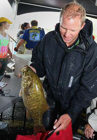 Aaron Martens sacked 21 pounds, 10 ounces on Day Three and is in second place with 64 pounds, 5 ounces. 