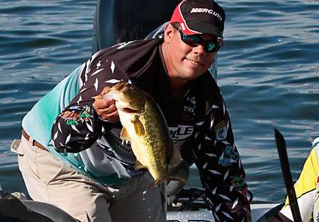 Despite solid bass like this, Chris Lane misses the cut by three ounces and settles into the thirteenth position, one place out of the twelve cut.