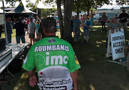 Fred Roumbanis makes his way from the docks to the weigh in stage with a limit that was unable to attain top twelve status, he finished his tournament on Day Three with 39 pounds 7 ounces, good for 18th place overall.