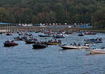 Competitors wait in the cove for their flights to be called up for launch.