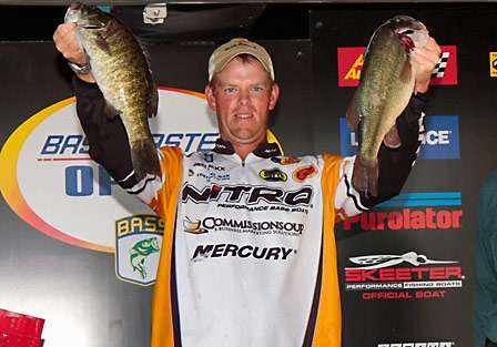 Jamie Fralick closes the gap between himself and Day Two leader Jerry Williams with a two-day weight of 17 pounds, 3 ounces, bringing his total to 32 pounds, 15 ounces.