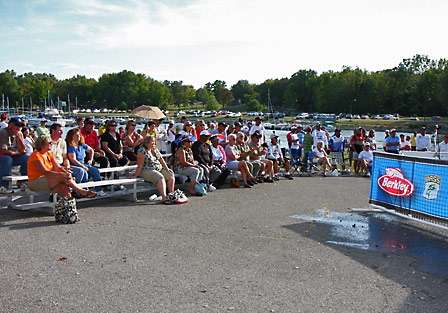 The crowd watches as over 300 anglers cross the stage for an official weight.