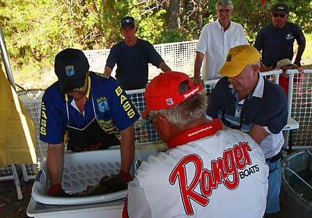 Eric Nichols, BASS senior tournament manager, worked the bump table where bags are checked for the number and length of bass. Here he bumps Jerry Williams' final bag of fish. 