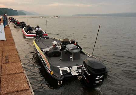 Boats make their way through the inspection before heading out onto Lake Guntersville to kick off Day One of the final Southern Open for 2008.
